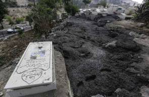 بلدية الاحتلال تهدم بعض من قبور مقبرة باب الاسباط في القدس
