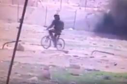 بالفيديو: جندي اسرائيلي "حرامي" يسرق "بسكليتة " خلال مواجهات امس 