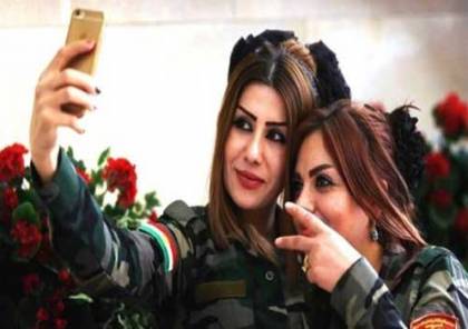 شاهد الصور.. مقاتلات كرديات يلتقطن “سيلفي” قبل مواجهة تنظيم الدولة