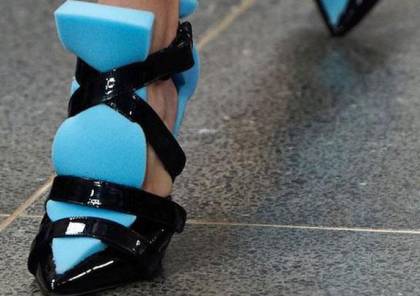 موضة غريبة لأحذية نسائية مصنوعة من الإسفنج