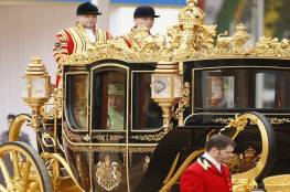 عين ترامب على عربة الملكة البريطانية المذهبة