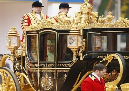 عين ترامب على عربة الملكة البريطانية المذهبة