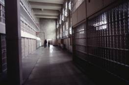 تقرير إسرائيلي عن واقع سجونها: غرف اعتقال مكتظة وظروف غير محتملة