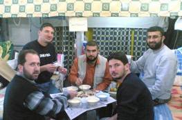 معاريف: وجبه غداء مع أسرى حماس في سجن “مجدو”