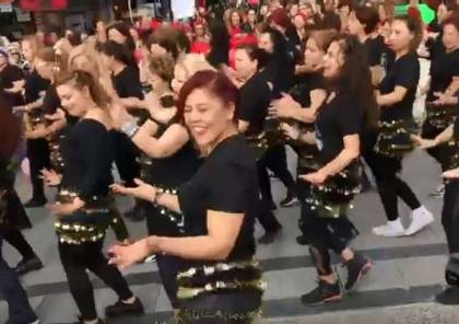 فيديو ..فتيات تركيات يشعلن شوارع "أزمير" رقصا على أنغام أغنية لـ"مصر" 