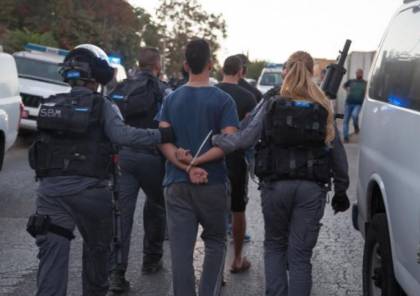 الاحتلال يعتقل 10 فلسطينيين بالضفة فجرا