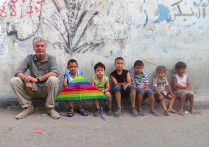 انتحار النجم العالمي " أنتوني بوردين " صديق أطفال غزة شنقًا