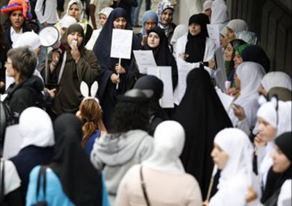 المحكمة الأوروبية العليا تجيز طرد أية موظفة بسبب حجابها