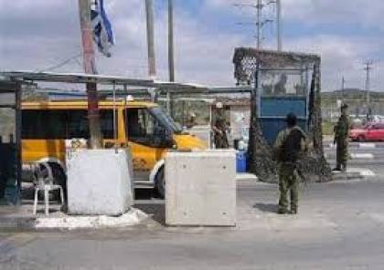 إصابة عامل برصاص جنود الاحتلال على حاجز "مزموريا" شرق بيت لحم