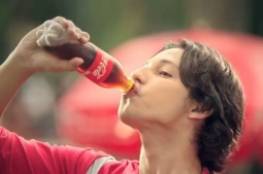 تحقيقات في وصول فضلات بشرية لعلب "كوكا كولا"