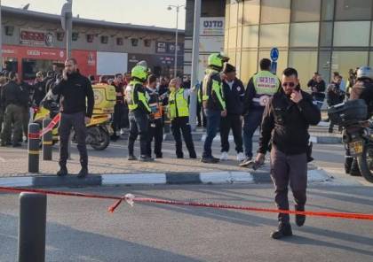 فيديو.. إصابة جندي إسرائيلي بعملية طعن بمحطة حافلات في بئر السبع