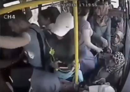 فيديو: راكب يتحرش بفتاة.. شاهد ماذا حصل له بعد ذلك