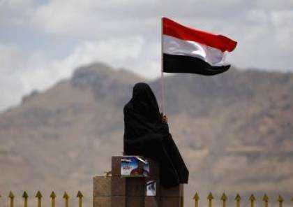 كاتب بريطاني يكشف حقيقة الصفقة التي قصمت ظهر اليمن
