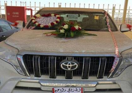معلمة سعودية تهدي زوجها فيلا وسيارة
