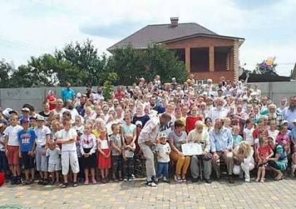 أوكراني يستعد لدخول "غينيس" بأكبر عائلة في العالم