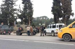 الاحتلال يغلق مداخل كلية العروب واصابات بالاختناق