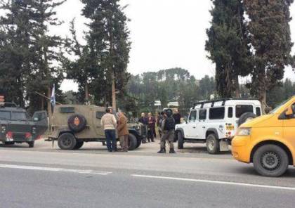 الاحتلال يغلق مداخل كلية العروب واصابات بالاختناق