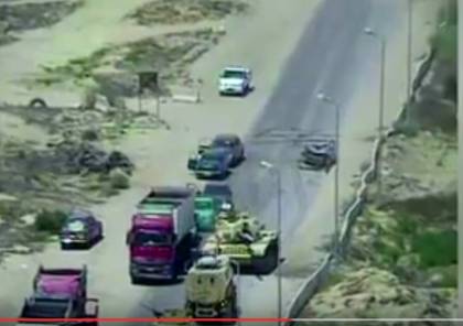 بالفيديو.. جندي مصري يحبط بدبابة محاولة تفجير سيارة مفخخة 