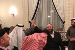 فضيحة.. فيديو: رجال اعمال يهود يرقصون مع مسؤولين بحرينيين بالمنامة