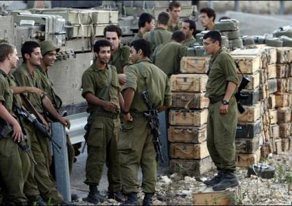 جيش الاحتلال ينصب بوابة حديدية على مدخل قرية بيت سوريك