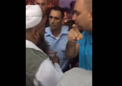 شاهد: الاحتلال يمنع صوت التكبيرات في مسجد " دهمش" بمدينة اللد