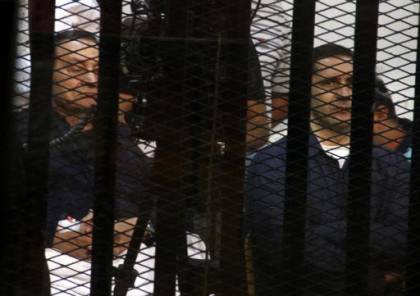 مبارك يدافع عن نفسه بـ"خطاب عاطفي" والعادلي يتهم "حماس" بقتل المتظاهرين!