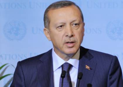 رئيس وزراء تركيا يعين عشرة وزراء جدد وسط فضيحة فساد