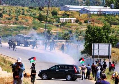 جيش الاحتلال يقمع مسيرة نعلين المناهضة للجدار و الاستيطان