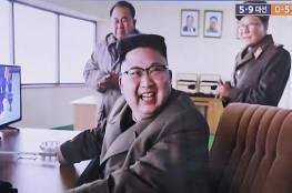 صور.. ديكتاتور كوريا الشمالية ينفجر بالضحك بعد نجاح تجربة صاروخية