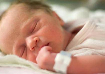 نوم الرضع في غرفة آبائهم يحد من حالات موتهم المفاجئ