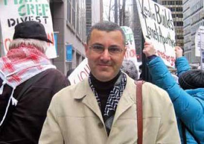 الاحتلال يعتقل  أحد مؤسسي حركة المقاطعة الدولية (BDS)