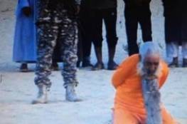 صور: داعش يعدم شيخا ضريرا و أحد الرموز الدينية في سيناء عمره 100 عام