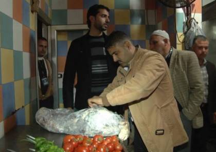 غزة : "الاقتصاد" تغلق مطعماً  كبيرا ومصنعاً و 4 محال تجارية