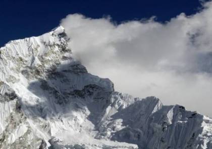 علماء يرصدون ذوبان كارثي لجليد جبل إفرست