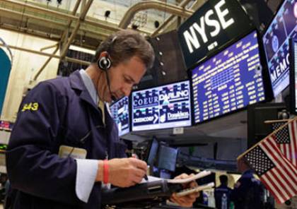 الأسهم الأمريكية تغلق على تباين مع مخاوف كورونا وحزمة التحفيز