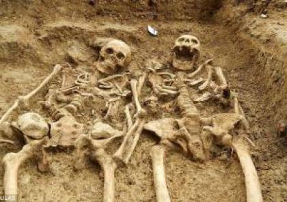 العثور على "روميو وجولييت" في بريطانيا متشابكي الأيدي من 700 عام