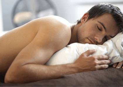 دراسة حديثة تكشف فوائد نوم الرجل عارياً !