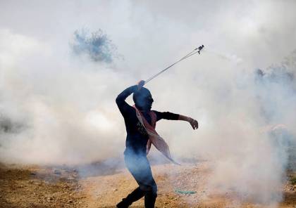 إطلاق قنابل الغاز تجاه المتظاهرين شرق البريج وسط القطاع