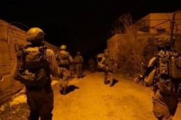 الاحتلال يعتقل 56 فلسطينيا بينهم قيادات في حماس