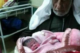 فلسطيني رزق بطفلة.. وعمره 92 عاماً