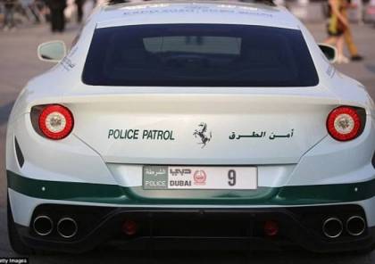 دبي تعتزم طرح لوحات أرقام سيارات رقمية