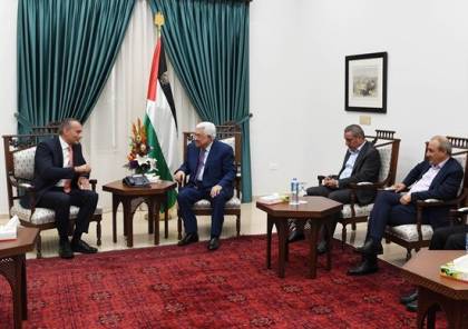 الرئيس عباس يستقبل ميلادينوف ويبحثان حل مشكلة غزة