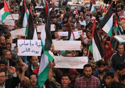الالاف ينتفضون في خان يونس رفضاً للحصار والظلم والانقسام والمشاريع التصفوية