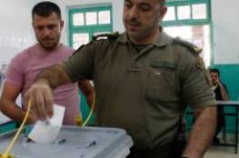 أفراد قوى الأمن يبدأون التصويت في انتخابات الهيئات المحلية بالضفة الغربية 