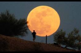 القمر الضخم يظهر في سماء فلسطين الساعة 6 مساء اليوم