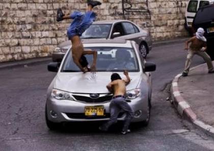 سيارة عسكرية إسرائيلية تدهس شاباً بقلقيلية