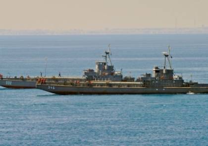 سفينة حربية إيرانية توجه أسلحتها نحو هليكوبتر أميركية في مضيق هرمز
