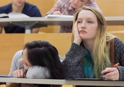 النوم بالمحاضرات قد يكون علامة على اضطراب عقلي