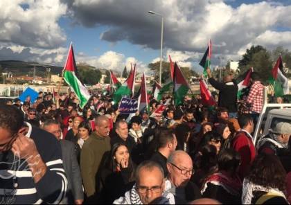 عشرات الاف المتظاهرين يغلقون وادي عارة احتجاجا على جرائم الاحتلال 