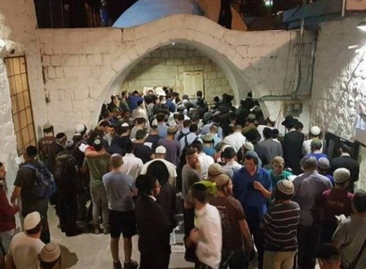فلسطين – مستعمرون يقتحمون المزارات الدينية الإسلامية في عورتا جنوب شرق نابلس